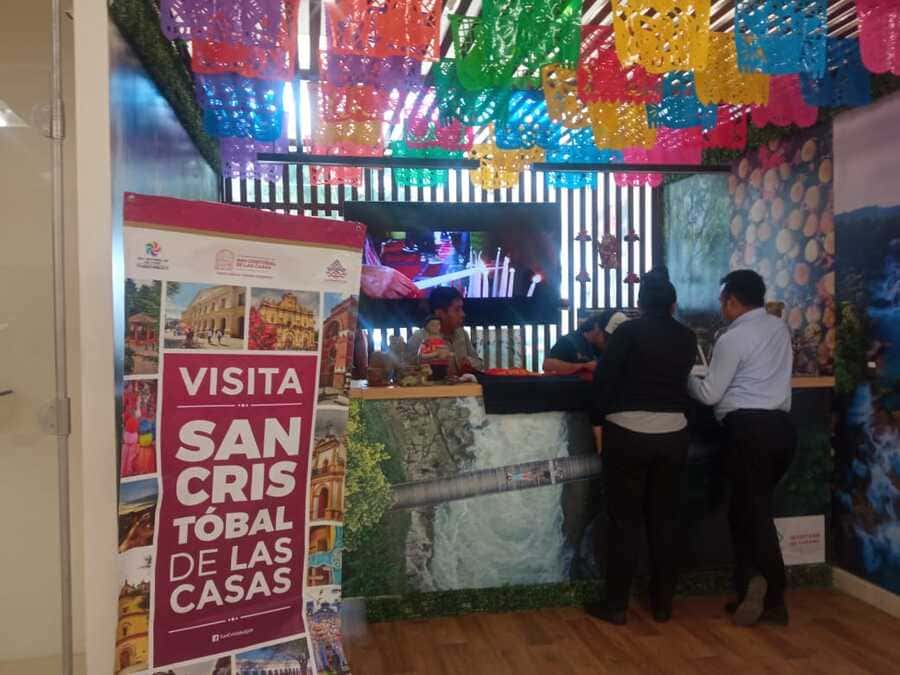 Se promociona San Cristóbal en los Módulos de Información Turística del aeropuerto Ángel Albino Corzo