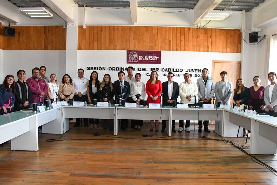 Fabiola Ricci toma protesta a los integrantes del 1er Cabildo Juvenil de San Cristóbal